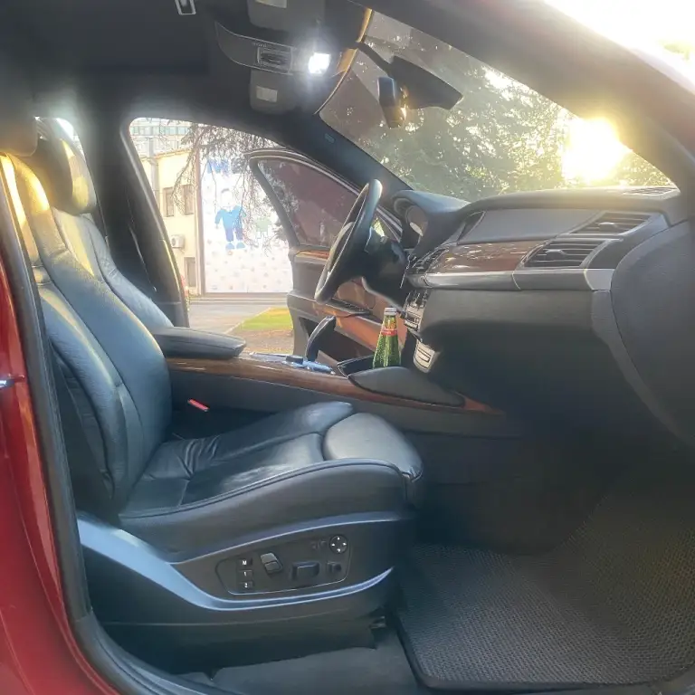 🔥 Bmw x6 🔥
🔹 Vin: 5uxfg43578lj36235
🔹 Двигатель: n54
🔹 Объем: 3000 см³ (306 л. С. )
🔹 Цвет: vermilionrot metallic
🔹 Салон: кожа leder nevada и schwarz
🔹 Год выпуска: 2008
🔹 Пробег: 165 000 км
🔹 Полный комплект документов, сервисные книги, два ключа!
Комплектация:
🔹 Спортивный пакет
🔹 Экспортная тормозная система
🔹 Обогрев руля
🔹 Разноширокие диски r21
🔹 Адаптивная подвеска (adaptive drive)
🔹 Система контроля давления в шинах
🔹 Камера заднего вида
🔹 Люк
🔹 Шторы на задних дверях
🔹 Автозатемняющиеся зеркала
🔹 Сиденья с памятью и подогревом
🔹 4-Зонный климат-контроль
🔹 Омыватели фар
🔹 Парктроники спереди и сзади (pdc)
🔹 Адаптивный ксенон
🔹 Круиз-контроль с функцией подтормаживания
🔹 Профессиональная аудиосистема hifi с dsp
🔹 Usb- и аудиоинтерфейс
Автомобиль в отличном состоянии, не требует вложений. Все проблемы устранены. Есть полный отчет о проведенных работах стоимостью более 650 000 ₽. Готов отправиться на любое сто для проверки.
Возможен обмен
Цена: 1,830,000 ₽
📞 +7 949 415-54-34 - фотография - 14