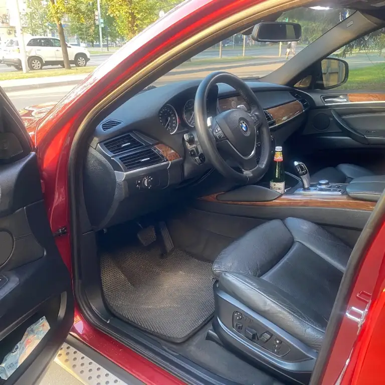🔥 Bmw x6 🔥
🔹 Vin: 5uxfg43578lj36235
🔹 Двигатель: n54
🔹 Объем: 3000 см³ (306 л. С. )
🔹 Цвет: vermilionrot metallic
🔹 Салон: кожа leder nevada и schwarz
🔹 Год выпуска: 2008
🔹 Пробег: 165 000 км
🔹 Полный комплект документов, сервисные книги, два ключа!
Комплектация:
🔹 Спортивный пакет
🔹 Экспортная тормозная система
🔹 Обогрев руля
🔹 Разноширокие диски r21
🔹 Адаптивная подвеска (adaptive drive)
🔹 Система контроля давления в шинах
🔹 Камера заднего вида
🔹 Люк
🔹 Шторы на задних дверях
🔹 Автозатемняющиеся зеркала
🔹 Сиденья с памятью и подогревом
🔹 4-Зонный климат-контроль
🔹 Омыватели фар
🔹 Парктроники спереди и сзади (pdc)
🔹 Адаптивный ксенон
🔹 Круиз-контроль с функцией подтормаживания
🔹 Профессиональная аудиосистема hifi с dsp
🔹 Usb- и аудиоинтерфейс
Автомобиль в отличном состоянии, не требует вложений. Все проблемы устранены. Есть полный отчет о проведенных работах стоимостью более 650 000 ₽. Готов отправиться на любое сто для проверки.
Возможен обмен
Цена: 1,830,000 ₽
📞 +7 949 415-54-34 - фотография - 12