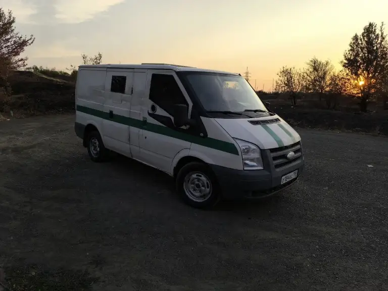 Продам бронированный ford transit (диса 29615) 2007г🔥🔥🔥
Задний привод.
Двигатель puma fxfa 2.4, дизельный с турбонаддувом 115л. С.
Броневая защита салона, крыши, бронестекла (держит пулю ак, акм) скрытые бойницыаварийный люк крышисистема пожаротушения отсека двигателя
Задний мост перебран, новое масло, новые блины и колодки. Новые троса ручника. Новый поддерживающий карданвала
Стоит хорошая музыка, продажа с ней. Задняя камера +1 камера в резерве(можно установить куда необходимо)
По документам все ровно штрафов/запретов нет.

Цена 750к🔥 + быстрый торг или обмен на ваше авто.
Телефон (+79494730802) или в л. С - фотография - 3