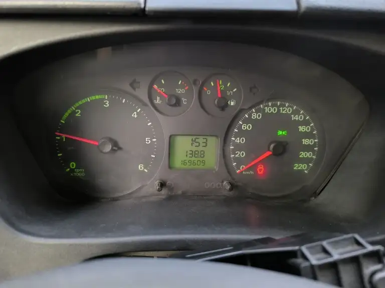 Продам бронированный ford transit (диса 29615) 2007г🔥🔥🔥
Задний привод.
Двигатель puma fxfa 2.4, дизельный с турбонаддувом 115л. С.
Броневая защита салона, крыши, бронестекла (держит пулю ак, акм) скрытые бойницыаварийный люк крышисистема пожаротушения отсека двигателя
Задний мост перебран, новое масло, новые блины и колодки. Новые троса ручника. Новый поддерживающий карданвала
Стоит хорошая музыка, продажа с ней. Задняя камера +1 камера в резерве(можно установить куда необходимо)
По документам все ровно штрафов/запретов нет.

Цена 750к🔥 + быстрый торг или обмен на ваше авто.
Телефон (+79494730802) или в л. С - фотография - 8