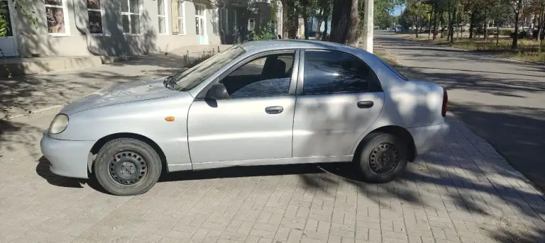 Продам zaz chance 1.5sx 2011г, пробег 101т. Кондиционер, гур, электростеклоподъемники, подогрев заднего стекла. Все стекла родные. Новая выхлопная система от катализатора и до конца. Стоят led лампы, новые противотуманки. Аккумулятор новый. Новый грм, помпа, термостат, свечи и бронепровода. Масло поменял. Газа нет и не было. Стоит нормальная музыка, двухсторонняя сигнализация, 2 ключа 🔑. Цена 290000. Срочная продажа. ❗ находится в мариуполе. +79498037769 - фотография - 2