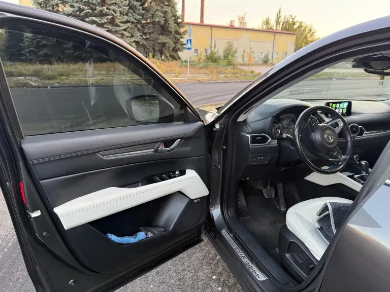 Продам mazda cx5, 2017 г. В. Я собственник
2,5Л.
Акпп
Полный привод
122000 Км пробег
Комплектация:
Адаптивный круиз (разгоняется, тормозит самостоятельно, предотвращение столкновения)
Удержание в полосе
Адаптивный свет led (авто свет, авто дальний, следование за рулем), дхо
Датчик дождя
Датчики слепых зон
Датчики давления шин
Камера заднего вида
Кожаный салон
Двухзонный климат
Подогрев передних сидений
Электронная регулировка водительского сиденья
Люк
Auto на всех 4х окнах
Carplay/android auto + штатная навигация
Музыка bose
Штатный сабвуфер в запаске
Электронный привод багажника
Бесключевой доступ
Два комплекта ключей
Сигнализация starline с автозапуском
Бережная эксплуатация и своевременное обслуживание
Второй комплект колес с зимней шипованой резиной
2 550 000₽ - фотография - 3