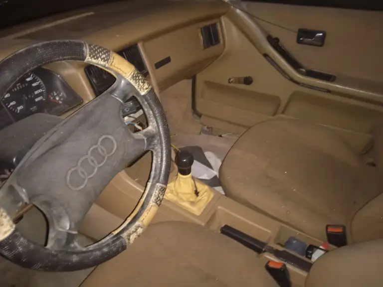 Audi 80 в хорошем состоянии без акб и стартера не гнилая - фотография - 2
