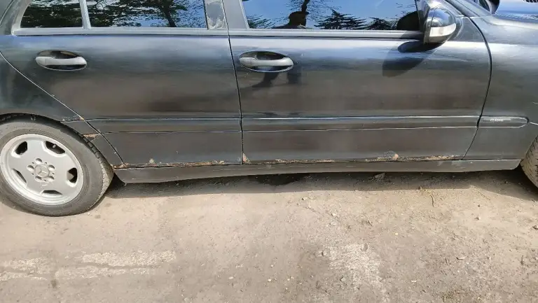 Продам мерседес w203.2001 года. Двигатель 2 литра. Механика 6 скоростей. Масло не ест. Двигатель обычный атмосферный. 111 мотор. Состояние видно по фото. +79494227275. Звоните пишите. Хочу 450 тысяч. Звоните договоримся. - фотография - 6