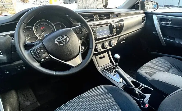 🚘Продам toyota corolla 2013,
1.6 Cvt, бензин, комплектация style,
Пробег 204 000км.

💰Цена 1 380 000 руб.
Осмотр г. Донецк, матвеев курган, покровское, таганрог.
📲+7 949 322-18-00.

3 Владельца птс, из автосалона тойота центр, есть сервисная книжка. Двигатель работает ровно, регулярная замена масла toyota, коробка переключается мягко, без пинков, обслуживал. Кузов без ржавчины, обработал антикором. По подвеске все менялось вовремя.
По опциям все необходимое есть: кондиционер, подогрев передних сидений, жк-дисплей, управление на руле, камера заднего вида, bluetooth, carplay установлен. Вместительный багажник, 2 комплекта ковриков, 2 ключа, центральный замок, сигнализация, летняя и зимняя резина r16.
По телефону расскажу подробнее. - фотография - 4