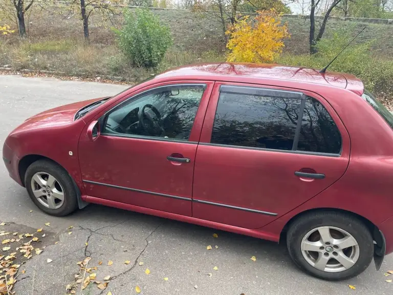 Продам skoda fabia, год выпуска 2006, пробег 323 000 километров, двигатель 1.2, мкпп, состояние отличное.
Более 10 лет в одних руках, гаражное хранение, все то проводились в срок, есть заказ-наряды с проделанной работой по машине. На 240 000 км пробега был капитальный ремонт двигателя, на 290 000 км капитальный ремонт мкпп.
Птс оригинал, один хозяин, юридически чистая, продажа с переоформлением.
Установлен газ евро 4, вписан в птс. Резина летняя, не лысая, на литых дисках. Машина обслужена, в достойном состоянии для своих лет.
Осмотр в макеевке, цена 390 000 рублей, торг у капота реальному покупателю. Телефон: +79493084927 - фотография - 3