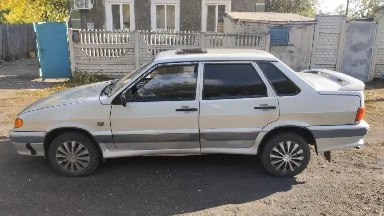 Продам ваз 2115 год выпуска 2006 в нормальном состоянии мотор 16 клапанный учёт 180 документы в порядке цена 250000т остальные вопросы по телефону +79496177843. - фотография - 1