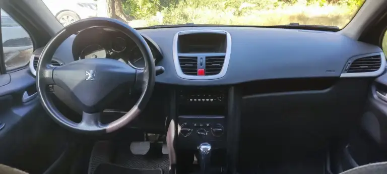Peugeot 207, 2008 г. , 1.6 л, передний привод, автомат, пробег 168207 км, электрозеркала, эл. Стеклоподъемники, кондиционер, парктроник, состояние хорошее, обслужена, цена 440 000 р +7949 414 28 12 - фотография - 2