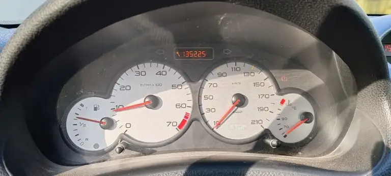 ✅Автомобиль: peugeot 206
✅Год: 2004
✅Пробег: 135000
✅Объем: 1.1
✅Цена: 3600000(торг у капота)
✅Телефон: +79493313593
✅Подпись автора: борис
✅Город: донецк, ворошиловский р-н
Взята с салона новой, 1 владелец по птс, пробег городской, не скручен. Вместе с машиной идет комплект документов о техобслуживании с момента покупки, два комплекта свежей резины на дисках (bridgestone лето на легкосплавных, hankook зима на штамповке). Мкп 5 работает идеально, не вылетает. Машина обслуживается регулярно. Есть мелкие недочеты по кузову (видно на фото). На полном ходу, используется ежедневно. Салон чистый, аккуратный. - фотография - 7