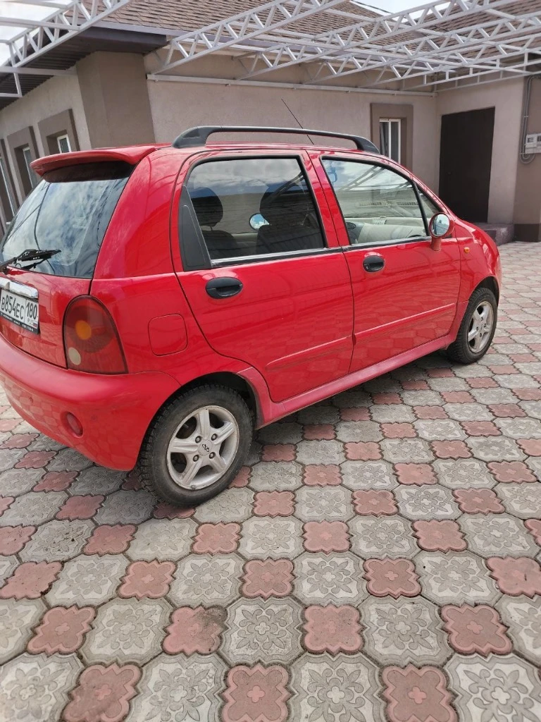 Chery qq 1.1 мт, 2011 - отличное состояние, новый аккумулятор, два комплекта резины!
Продаю chery qq 1.1 мт 2011 года - компактный, надёжный и экономичный городской автомобиль.
Машина в одних руках с момента покупки, ухоженная и полностью исправная.
Пробег: 46 500 км
Двигатель: бензин, 1.1 л
Коробка: механика
Цвет: ярко-красный
Привод: передний
V экономичный и надёжный двигатель
V механическая кпп — простая и без проблем
V кузов в нормально состоянии, без ржавчины снаружи
V подвеска без посторонних звуков
V новый аккумулятор (заменён недавно)
V два комплекта резины - летняя и зимняя
V всё работает: свет, кондиционер, электрика

Машина ухоженная — сел и поехал, без технических вложений!
Отличный вариант для новичков, студентов или ежедневных городских поездок.
История чистая, без дтп, документы в порядке.
* Возможен небольшой торг у капота.

+79287689189 - фотография - 4