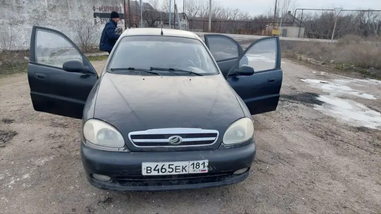 Заз chance, chevrolet lanos и daewoo lanos.
Это тот один и тот же автомобиль.

Продаётся заз chance с очень надёжным opel(опелевским) двигателем 1,5 л. Экономичный и надёжный для городской и сельской месности автомобиль.

Преимущества:
* Очень надёжный двигатель opel(опелевский)1,5л: бензин + газ(гбо), отличная тяга, прост в ремонте.
* Очень надежная коробка передач opel(опелевская): 5-ступенчатая механическая.
* Расход топлива: 6,7 л/100 км на бензине, экономия до 60% на газу.
* Имеется: кондиционер, подогрев заднего стекла, регулировка рулевой колонки(редкая комплектация).
* Стоит идеальная зимнея резина на 14-дюймовых дисках.
* Электроподъёмники передних стёкол, центральный замок.
* Аудиосистема (cd/mp3, 4 динамика), противотуманные фары.
* Подушка безопасности водителя.

История владения:
* Третий владелец, в эксплуатации более 3 лет.
* Регулярное техническое обслуживание, без дтп, кузов в хорошем состоянии имеются временные ньюансы на фото видно.

Автомобиль полностью готов к эксплуатации, с прозрачной историей и надёжным двигателем.

Звоните или пишите для отве́чу на все вопросы.
Ps: реальному покупателю хороший торг! - фотография - 7