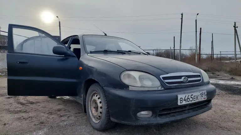 Заз chance, chevrolet lanos и daewoo lanos.
Это тот один и тот же автомобиль.

Продаётся заз chance с очень надёжным opel(опелевским) двигателем 1,5 л. Экономичный и надёжный для городской и сельской месности автомобиль.

Преимущества:
* Очень надёжный двигатель opel(опелевский)1,5л: бензин + газ(гбо), отличная тяга, прост в ремонте.
* Очень надежная коробка передач opel(опелевская): 5-ступенчатая механическая.
* Расход топлива: 6,7 л/100 км на бензине, экономия до 60% на газу.
* Имеется: кондиционер, подогрев заднего стекла, регулировка рулевой колонки(редкая комплектация).
* Стоит идеальная зимнея резина на 14-дюймовых дисках.
* Электроподъёмники передних стёкол, центральный замок.
* Аудиосистема (cd/mp3, 4 динамика), противотуманные фары.
* Подушка безопасности водителя.

История владения:
* Третий владелец, в эксплуатации более 3 лет.
* Регулярное техническое обслуживание, без дтп, кузов в хорошем состоянии имеются временные ньюансы на фото видно.

Автомобиль полностью готов к эксплуатации, с прозрачной историей и надёжным двигателем.

Звоните или пишите для отве́чу на все вопросы.
Ps: реальному покупателю хороший торг! - фотография - 4