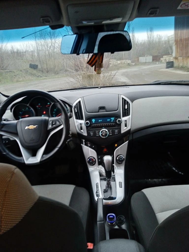 Продам chevrolet cruze 1.8 2014 г. Пробег 150 т. К. М. Состояние автомобиля отличное, как внешне, так и технически! Салон как новый, без повреждений. Вся электрика работает без нареканий! Пробег родной! Салон чистый и ухоженный. Летний комплект практически новой резины. Я второй владелец. Переоформление в мрэо цена : 1100 000 р. Более детальная информация по телефону +79493454870 ( телеграмм, макс) сергей - фотография - 12