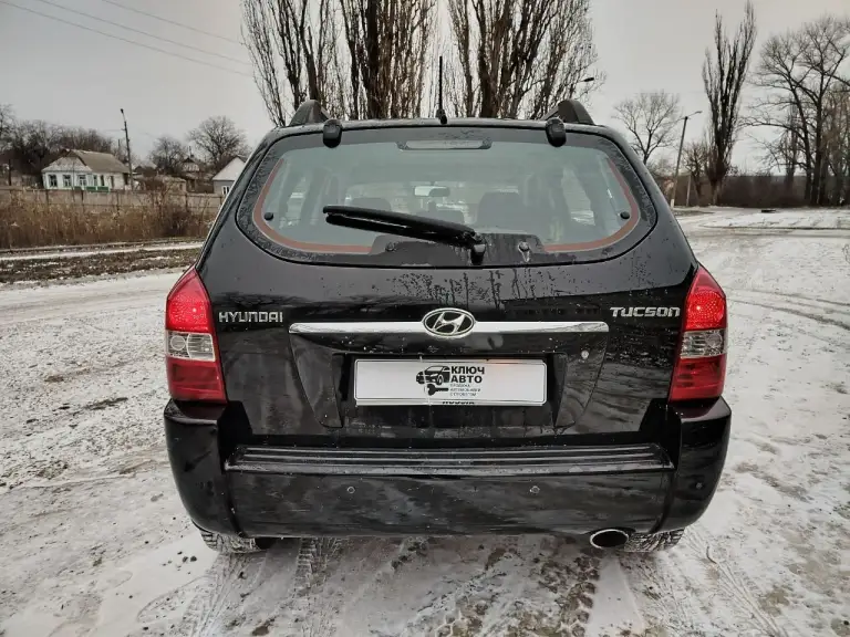 🚗 💰Продам автомобиль💰🚀
     Hyundai tucson
▶️ ❗️Пробег 177 тыс❗️ 😱
▶️ Год выпуска: 2006 г.
▶️ Кпп: механика,5ст.
      Обьем 2.0
      🚜Полный привод🚜
▶️ ❗️❗️ 1 Владелец ❗️❗️
Подтверждено автотекой
ℹ️ описание:
✅ Автомобиль в отличном состоянии как технически, так и внешне!
✅ Автомобиль в дтп не участвовал!
✅ Бережное использование, есть автотека по запросу.
🔥 Автомобиль в отличной комплектации:
• Кондиционер
• Климат контроль
• Подогревы сидений, зоны дворников, стёкл и зеркал
• Полный стеклопакет
*Парктроники
• Легкосплавные диски + новая зимняя резина.
*Полный привод 4 wd
❗Предоставлю видео обзор по требованию!

🏛 Юридически автомобиль чист, без штрафов и запретов!

🏢 Осмотр в г. Амвросиевка или по договорённости в любом городе.
Доставка в любой город л-днр
☎ Телефон для связи: +79493391770
+79490789890
Телеграмм, вацап на номере.
Телефон включен всегда!
💰 Цена 820.000 тысяч рублей.
    Торг будет но небольшой - фотография - 2