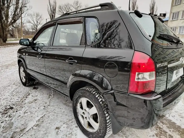 🚗 💰Продам автомобиль💰🚀
     Hyundai tucson
▶️ ❗️Пробег 177 тыс❗️ 😱
▶️ Год выпуска: 2006 г.
▶️ Кпп: механика,5ст.
      Обьем 2.0
      🚜Полный привод🚜
▶️ ❗️❗️ 1 Владелец ❗️❗️
Подтверждено автотекой
ℹ️ описание:
✅ Автомобиль в отличном состоянии как технически, так и внешне!
✅ Автомобиль в дтп не участвовал!
✅ Бережное использование, есть автотека по запросу.
🔥 Автомобиль в отличной комплектации:
• Кондиционер
• Климат контроль
• Подогревы сидений, зоны дворников, стёкл и зеркал
• Полный стеклопакет
*Парктроники
• Легкосплавные диски + новая зимняя резина.
*Полный привод 4 wd
❗Предоставлю видео обзор по требованию!

🏛 Юридически автомобиль чист, без штрафов и запретов!

🏢 Осмотр в г. Амвросиевка или по договорённости в любом городе.
Доставка в любой город л-днр
☎ Телефон для связи: +79493391770
+79490789890
Телеграмм, вацап на номере.
Телефон включен всегда!
💰 Цена 820.000 тысяч рублей.
    Торг будет но небольшой - фотография - 5