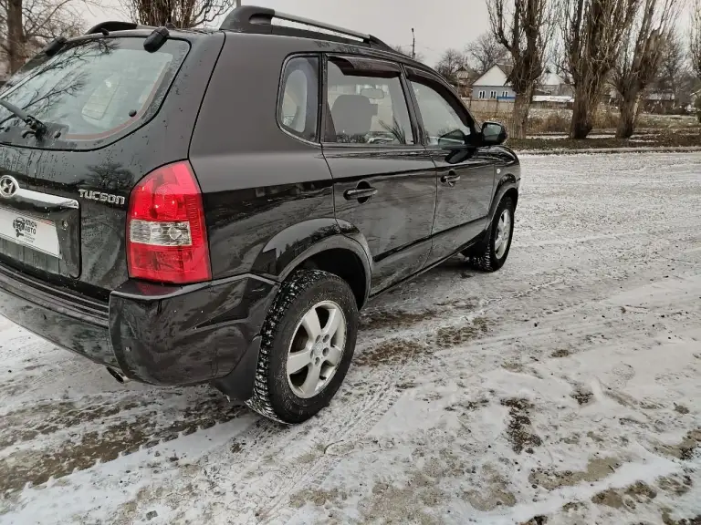 🚗 💰Продам автомобиль💰🚀
     Hyundai tucson
▶️ ❗️Пробег 177 тыс❗️ 😱
▶️ Год выпуска: 2006 г.
▶️ Кпп: механика,5ст.
      Обьем 2.0
      🚜Полный привод🚜
▶️ ❗️❗️ 1 Владелец ❗️❗️
Подтверждено автотекой
ℹ️ описание:
✅ Автомобиль в отличном состоянии как технически, так и внешне!
✅ Автомобиль в дтп не участвовал!
✅ Бережное использование, есть автотека по запросу.
🔥 Автомобиль в отличной комплектации:
• Кондиционер
• Климат контроль
• Подогревы сидений, зоны дворников, стёкл и зеркал
• Полный стеклопакет
*Парктроники
• Легкосплавные диски + новая зимняя резина.
*Полный привод 4 wd
❗Предоставлю видео обзор по требованию!

🏛 Юридически автомобиль чист, без штрафов и запретов!

🏢 Осмотр в г. Амвросиевка или по договорённости в любом городе.
Доставка в любой город л-днр
☎ Телефон для связи: +79493391770
+79490789890
Телеграмм, вацап на номере.
Телефон включен всегда!
💰 Цена 820.000 тысяч рублей.
    Торг будет но небольшой - фотография - 9