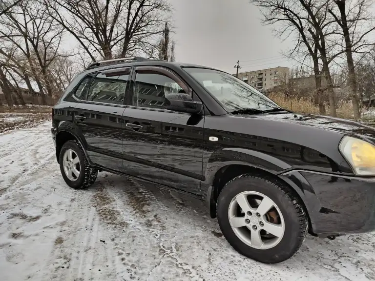 🚗 💰Продам автомобиль💰🚀
     Hyundai tucson
▶️ ❗️Пробег 177 тыс❗️ 😱
▶️ Год выпуска: 2006 г.
▶️ Кпп: механика,5ст.
      Обьем 2.0
      🚜Полный привод🚜
▶️ ❗️❗️ 1 Владелец ❗️❗️
Подтверждено автотекой
ℹ️ описание:
✅ Автомобиль в отличном состоянии как технически, так и внешне!
✅ Автомобиль в дтп не участвовал!
✅ Бережное использование, есть автотека по запросу.
🔥 Автомобиль в отличной комплектации:
• Кондиционер
• Климат контроль
• Подогревы сидений, зоны дворников, стёкл и зеркал
• Полный стеклопакет
*Парктроники
• Легкосплавные диски + новая зимняя резина.
*Полный привод 4 wd
❗Предоставлю видео обзор по требованию!

🏛 Юридически автомобиль чист, без штрафов и запретов!

🏢 Осмотр в г. Амвросиевка или по договорённости в любом городе.
Доставка в любой город л-днр
☎ Телефон для связи: +79493391770
+79490789890
Телеграмм, вацап на номере.
Телефон включен всегда!
💰 Цена 820.000 тысяч рублей.
    Торг будет но небольшой - фотография - 6
