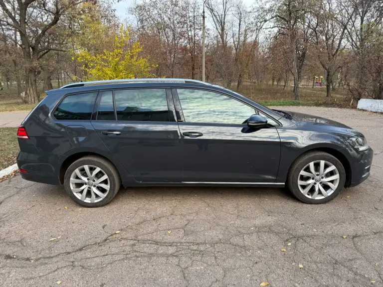 Volkswagen golf 7 (рестайлинг)1.6 tdi 2019 года из германии без пробега по рф
Цена: 1 800 000 руб.
Контактный телефон: ☎️+7 949 501 91 02☎️
Пробег 232 000 км.
Коробка передач: механическая
Привод передний
Место осмотра: донецк
Автомобиль на рф учете
Автомобиль комплектации iq. Drive оснащен автоматической парковкой, парктрониками 360, ассистентом контроля слепых зон, auto hold, системой start-stop, автоматический дальний свет, адаптивный круиз контроль, движение в полосе, экстренное торможение, проекция iq. Drive, цифровая приборная панель, car play, подогрев сидений, датчики давления шин, хром пакет и т. Д.
Автомобиль полностью в родной краске (включая бампера), очень экономичный, полностью обслужен (заменен комплект грм, помпа, ремень масляного насоса, сальник коленвала, ремень и ролик генератора, залит антифриз febi g13, масло двигателя motul, масло в коробке febi, поменяны все фильтра, поставлены проставки 2 см перед и зад, сделан развал схождения). Экология на месте всё работает. - фотография - 5