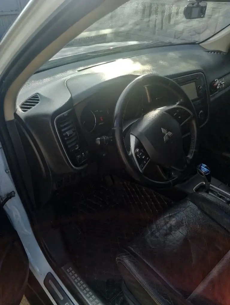 Mitsubishi outlander 2012 г. В. 2.0 акпп. Полный привод. Цена 1 050 000 руб. Возможен торг. Осмотр енакиево. - фотография - 4
