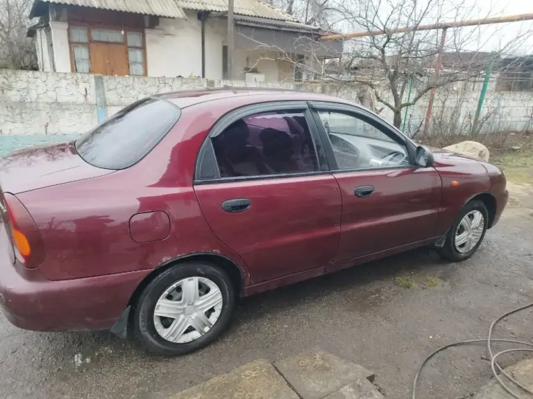 Chevrolet lanos 2009, седан. Пробег 205 000 км. Надёжный мотор 1.5 мт, заводится легко, работает ровно. Кпп — механика, все передачи включаются чётко. В комплектации гур, кондиционер, электростеклоподъёмники. Салон в отличном состоянии. Ходовая полностью перебрана, едет уверенно. По кузову есть небольшие нюансы (все подробности при осмотре или по телефону).
+79494497737 Алексей - фотография - 3