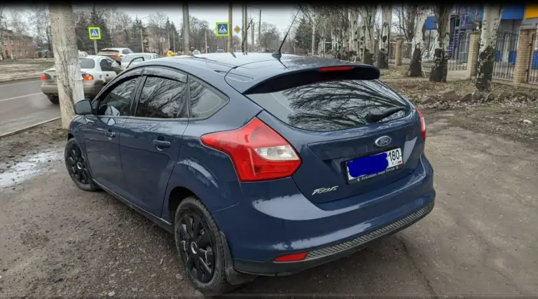 Горловка. Продается ford fokus 2014 г. В. Двигатель: 1,6 (125 л. С. ) коробка передач :механическая тип топлива:бензин автомобиль в родном окрасе, двигатель и коробка передач в отличном состоянии (новые), пробег оригинальный, все документы в порядке. Салон чист и опрятен, как новый. Автомобиль полностью обслужен и готов к эксплуатации. Зеркальный номер в подарок. Не упустите возможность приобрести надежный и экономичный автомобиль. Все заинтересованные могут связаться для дополнительных вопросов и осмотра. Цена: 900000 тел. +7(949) 427-29-91 - фотография - 6