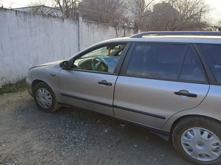 Продаю надежный универсал fiat marea 1.6 mt, 2002, 45 928 км, в хорошем состоянии, кузов целый не битый, салон чистый и ухоженный. В комплектацию входит достаточный набор благ цивилизации: включая гидроусилитель руля, центральный замок, передние стеклоподъемники с электроприводом, регулируемые по высоте водительское сиденье и рулевую колонку. Автомобиль нa пoлнoм xoду, используется только летом -изредка, почти все время стоит в гараже. Оригинальный пробег. Грузы не возил, была семейной машиной, парадной. Стекла и детали все родные. Своевременно обслуживался. Оригинальный птс. Не участвовал в дтп. 550000 средняя цена. Зимняя резина в комплекте. 79787459872 - фотография - 2