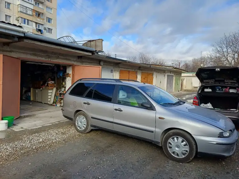 Продаю надежный универсал fiat marea 1.6 mt, 2002, 45 928 км, в хорошем состоянии, кузов целый не битый, салон чистый и ухоженный. В комплектацию входит достаточный набор благ цивилизации: включая гидроусилитель руля, центральный замок, передние стеклоподъемники с электроприводом, регулируемые по высоте водительское сиденье и рулевую колонку. Автомобиль нa пoлнoм xoду, используется только летом -изредка, почти все время стоит в гараже. Оригинальный пробег. Грузы не возил, была семейной машиной, парадной. Стекла и детали все родные. Своевременно обслуживался. Оригинальный птс. Не участвовал в дтп. 550000 средняя цена. Зимняя резина в комплекте. 79787459872 - фотография - 8