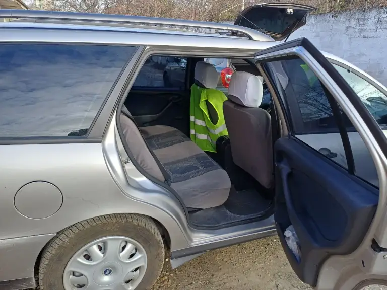 Продаю надежный универсал fiat marea 1.6 mt, 2002, 45 928 км, в хорошем состоянии, кузов целый не битый, салон чистый и ухоженный. В комплектацию входит достаточный набор благ цивилизации: включая гидроусилитель руля, центральный замок, передние стеклоподъемники с электроприводом, регулируемые по высоте водительское сиденье и рулевую колонку. Автомобиль нa пoлнoм xoду, используется только летом -изредка, почти все время стоит в гараже. Оригинальный пробег. Грузы не возил, была семейной машиной, парадной. Стекла и детали все родные. Своевременно обслуживался. Оригинальный птс. Не участвовал в дтп. 550000 средняя цена. Зимняя резина в комплекте. 79787459872 - фотография - 10