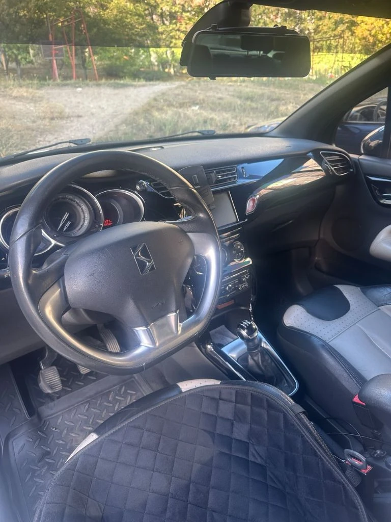 Ситроен ds3 хетчбек 2011г. , 1.6 дизель, механика 5мт, 116л. С. Авто в хорошем состоянии, расходники все поменяны. Климат, обогрев передних сидений, датчик дождя и света, парктроники, хорошая музыка, кожаный салон. Очень экономичный и быстрый автомобиль. +7 949 385 14 76 - фотография - 1