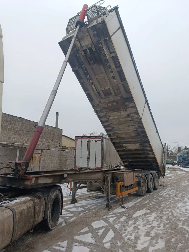 Продам полуприцеп самосвал general trailers 2004 г. В, кузов, рама алюминий, резина новая, тара 6200кг, объём 60 кубов, цилиндр сухой, штоки не текут, без ограничений и без обременений. Цена 2 800 000 р. Обмен только на деньги. Отвечаю только на звонки по тел. +79495208240 - фотография - 3