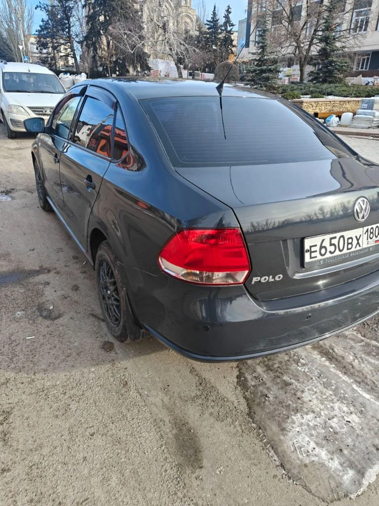 Продам фольксваген поло 2012 1.6 механика. Состояние отличное, все работает, ничего не стучит. Мотор не дымит, работает хорошо. Кому нужен надёжный авто на каждый день с маленьким расходом звоните +79494213007 - фотография - 4