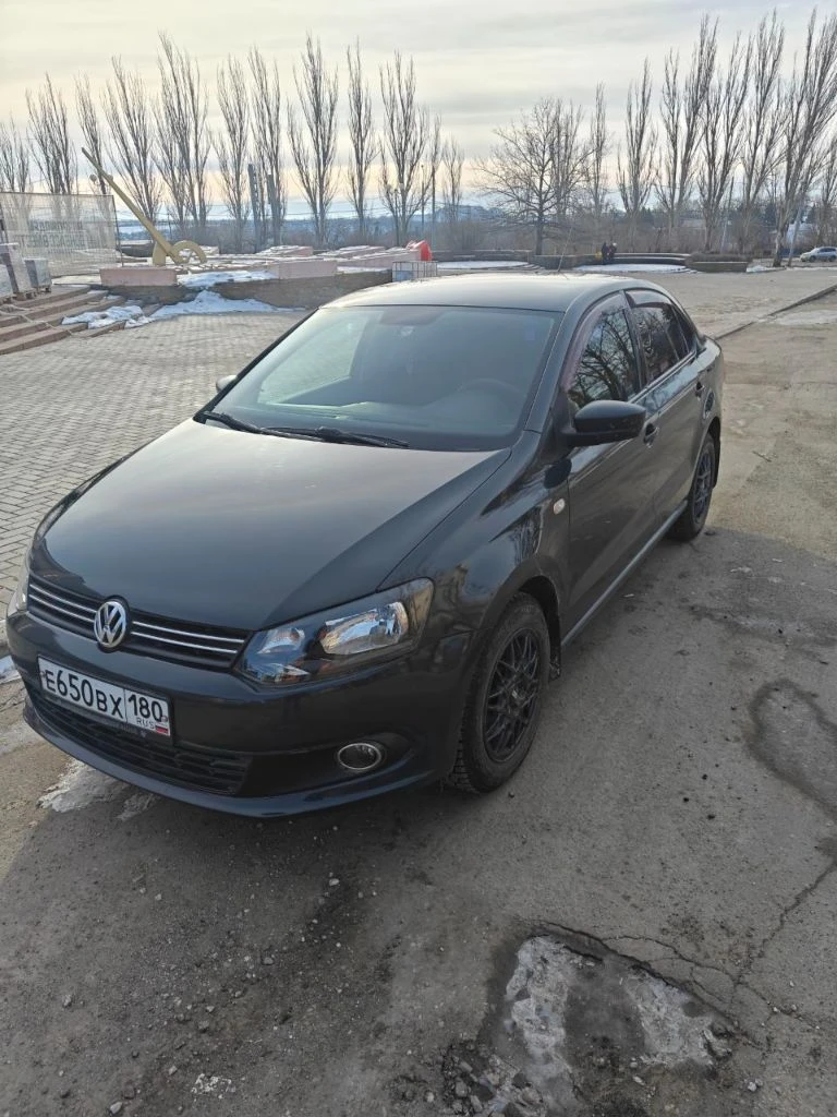 Продам фольксваген поло 2012 1.6 механика. Состояние отличное, все работает, ничего не стучит. Мотор не дымит, работает хорошо. Кому нужен надёжный авто на каждый день с маленьким расходом звоните +79494213007 - фотография - 2