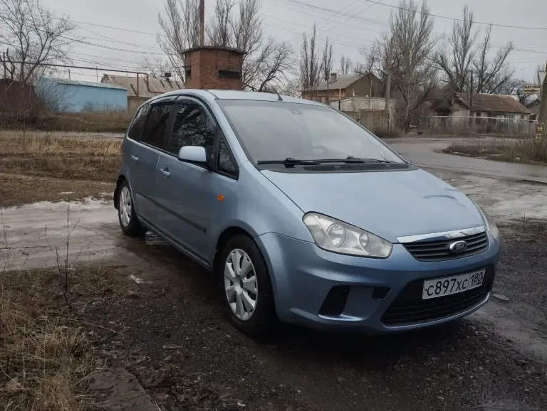 Ford c-max 1.8l, 2007г, пробег 195 000
Сборка германия
Классный, комфортный семейный автомобиль с огромным вместительным салоном-трансформером.
В россии с 2020 года, до этого каталась по дорогам финляндии.

Кузов оцинкованный, состояние на твёрдую 5.
Лкп вкруг близко к заводским значениям - 200-300 мкм.

Мотор цепной, для своего пробега в идеальном состоянии: масло не расходует, работает как часы, едет очень бодро.
Даже на месте родной катализатор.

Всегда своевременные то, машина полностью обслужена. Мотор эксплуатируется на оригинальном масле ford.
По комплектации:
- Кондиционер
- Эсп
- Регулировка руля по высоте и вылету
- Электро зеркала
- Abs
- Неплохая родная музыка
- Подрулевое управление магнитолой

В целом, добротная, универсальная машина, в которой не только чувствуешь себя комфортно на дальних расстояниях, можешь перевозить габаритные грузы, но и есть возможность получить эмоции от быстрой, маневренной езды, потому что машина на это способна.

Лучшее сочетание цена/качество/комфорт.
Свежее то, наличие диагностической карты!

Цена 585 000, небольшой торг
Горловка, +79494804415, есть телеграм. - фотография - 1