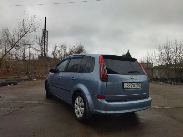 Ford c-max 1.8l, 2007г, пробег 195 000
Сборка германия
Классный, комфортный семейный автомобиль с удобным и вместительным салоном-трансформером.
В россии с 2020 года, до этого каталась по дорогам финляндии.

Кузов оцинкованный, состояние на твёрдую 5.
Лкп вкруг близко к заводским значениям - 200-300 мкм.

Мотор цепной, для своего пробега в идеальном состоянии: масло не расходует, работает как часы, едет очень бодро.
Эксплуатируется на оригинальном масле ford.
Даже на месте родной катализатор.
По комплектации:
- Кондиционер
- Эсп
- Регулировка руля по высоте и вылету
- Электро зеркала
- Abs
- Неплохая родная музыка
- Подрулевое управление магнитолой

В целом, добротная, универсальная машина, в которой не только чувствуешь себя комфортно на дальних расстояниях, можешь перевозить габаритные грузы, но и есть возможность получить эмоции от быстрой, маневренной езды, потому что машина на это способна.
Свежее то, наличие диагностической карты!

Цена 585 000, небольшой торг
Горловка, +79494804415, есть телеграм. - фотография - 4