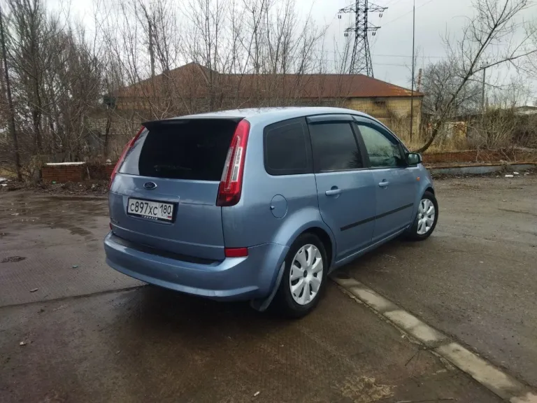 Ford c-max 1.8l, 2007г, пробег 195 000
Сборка германия
Классный, комфортный семейный автомобиль с удобным и вместительным салоном-трансформером.
В россии с 2020 года, до этого каталась по дорогам финляндии.

Кузов оцинкованный, состояние на твёрдую 5.
Лкп вкруг близко к заводским значениям - 200-300 мкм.

Мотор цепной, для своего пробега в идеальном состоянии: масло не расходует, работает как часы, едет очень бодро.
Эксплуатируется на оригинальном масле ford.
Даже на месте родной катализатор.
По комплектации:
- Кондиционер
- Эсп
- Регулировка руля по высоте и вылету
- Электро зеркала
- Abs
- Неплохая родная музыка
- Подрулевое управление магнитолой

В целом, добротная, универсальная машина, в которой не только чувствуешь себя комфортно на дальних расстояниях, можешь перевозить габаритные грузы, но и есть возможность получить эмоции от быстрой, маневренной езды, потому что машина на это способна.
Свежее то, наличие диагностической карты!

Цена 585 000, небольшой торг
Горловка, +79494804415, есть телеграм. - фотография - 5