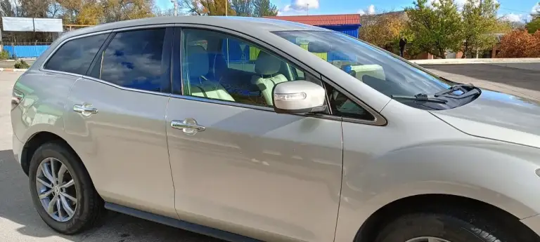 Продам мазда cx-7, мотор 2.3 л, турбо, 248 л. С. , 2007 год.
Максимальная комплектация: кожаный салон, подогревы и электрорегулировка сидений, датчик дождя и света, электрозеркала с подогревом, музыка bose, android магнитола, бесключевой доступ, парктроники.
По авто:
1) Перебрана ходовая, новые тормозные диски и колодки (заменены в круг);
2) Двигатель и коробка работают без нареканий, заменены масла в двигателе и коробке, раздатке, редукторе;
3) Заменен компрессор кондиционера (новый)

Номер для звонков: +79490226487 - фотография - 15