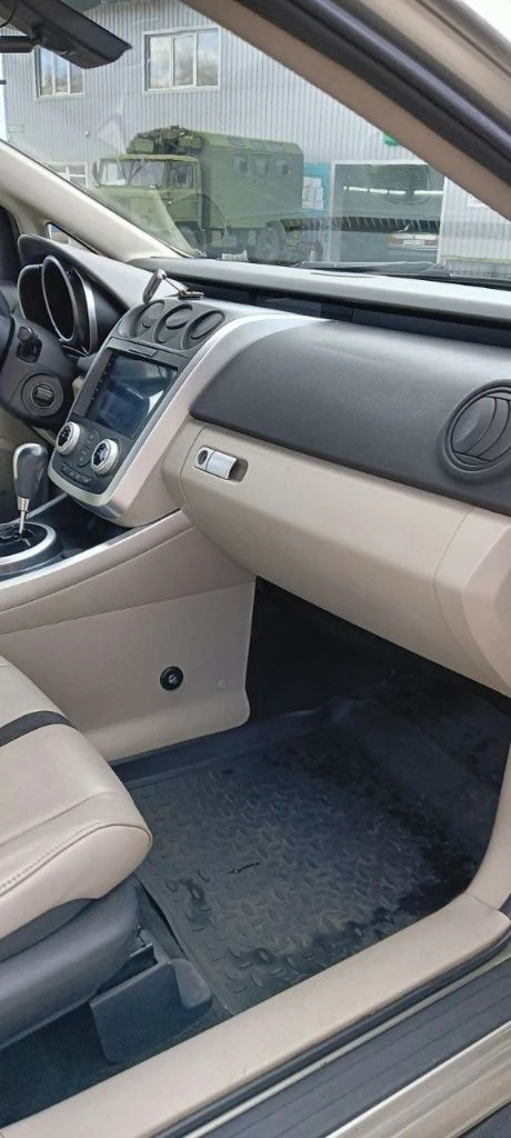 Продам мазда cx-7, мотор 2.3 л, турбо, 248 л. С. , 2007 год.
Максимальная комплектация: кожаный салон, подогревы и электрорегулировка сидений, датчик дождя и света, электрозеркала с подогревом, музыка bose, android магнитола, бесключевой доступ, парктроники.
По авто:
1) Перебрана ходовая, новые тормозные диски и колодки (заменены в круг);
2) Двигатель и коробка работают без нареканий, заменены масла в двигателе и коробке, раздатке, редукторе;
3) Заменен компрессор кондиционера (новый)

Номер для звонков: +79490226487 - фотография - 6