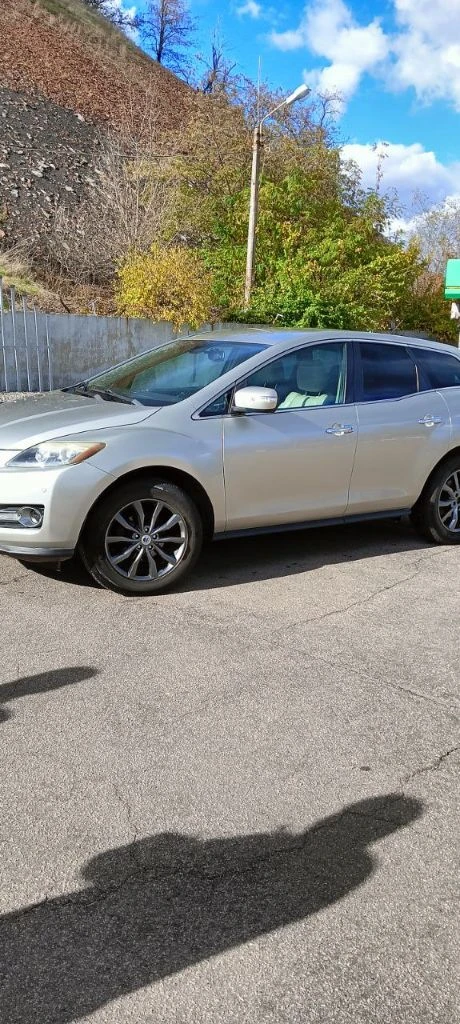 Продам мазда cx-7, мотор 2.3 л, турбо, 248 л. С. , 2007 год.
Максимальная комплектация: кожаный салон, подогревы и электрорегулировка сидений, датчик дождя и света, электрозеркала с подогревом, музыка bose, android магнитола, бесключевой доступ, парктроники.
По авто:
1) Перебрана ходовая, новые тормозные диски и колодки (заменены в круг);
2) Двигатель и коробка работают без нареканий, заменены масла в двигателе и коробке, раздатке, редукторе;
3) Заменен компрессор кондиционера (новый)

Номер для звонков: +79490226487 - фотография - 26