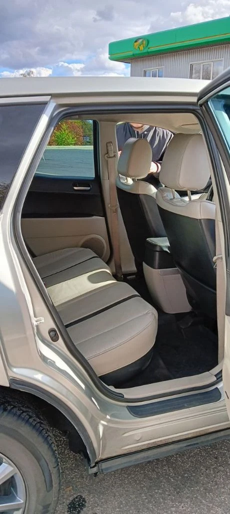 Продам мазда cx-7, мотор 2.3 л, турбо, 248 л. С. , 2007 год.
Максимальная комплектация: кожаный салон, подогревы и электрорегулировка сидений, датчик дождя и света, электрозеркала с подогревом, музыка bose, android магнитола, бесключевой доступ, парктроники.
По авто:
1) Перебрана ходовая, новые тормозные диски и колодки (заменены в круг);
2) Двигатель и коробка работают без нареканий, заменены масла в двигателе и коробке, раздатке, редукторе;
3) Заменен компрессор кондиционера (новый)

Номер для звонков: +79490226487 - фотография - 8