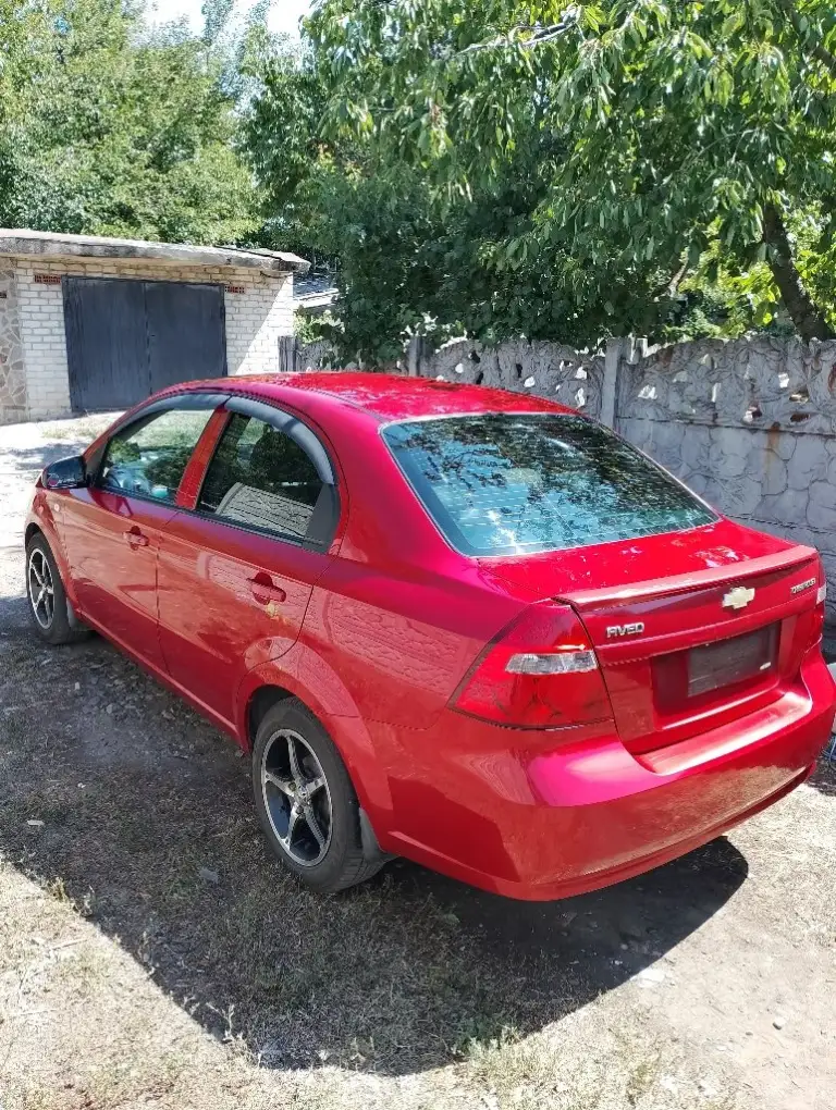 Продам шевроле авео. 2008 год. Мотор 1.2 цепной (84лс ) работает идеально !
Кузов без ржавчины и дыр, дно стаканы всё целое, чистый ухоженый салон, не чего не стучит не гремит не дымит, мотор коробка ходовка всё отличное ( регулярное то каждые 7-8 т. Км. И своевременная замена расходников и необходимых деталей,   стоит зимняя резина на штампованых дисках, в коплекте летняя резина на литых дисках  r15 ( и той и другой по 2 сезона).

Комплектация: 
Led  лампы (ближний, дальний, противотуманки) 
Гидроусилитель руля,  
Подушка безопасности,  
Кондиционер
Android магнитола (boss mini) 
Видеорегистратор ( фронтальная 2 к, задняя камера 720 hd),  
2 Ключа
Сигнализация starline ( отключена, можно восстановить),  
Докатка + инструменты для замены колеса.  
Очень экономичная  по расходу топлива.

Цена 465000 , торг
Осмотр г. Иловайск - фотография - 2