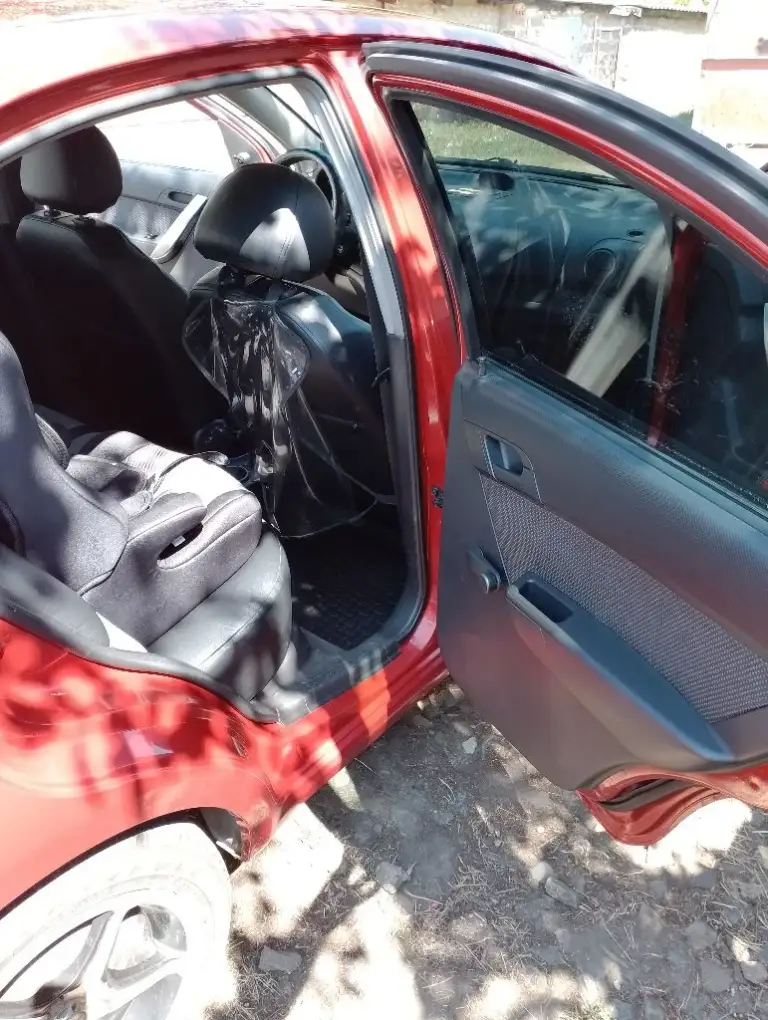 Продам шевроле авео. 2008 год. Мотор 1.2 цепной (84лс ) работает идеально !
Кузов без ржавчины и дыр, дно стаканы всё целое, чистый ухоженый салон, не чего не стучит не гремит не дымит, мотор коробка ходовка всё отличное ( регулярное то каждые 7-8 т. Км. И своевременная замена расходников и необходимых деталей,   стоит зимняя резина на штампованых дисках, в коплекте летняя резина на литых дисках  r15 ( и той и другой по 2 сезона).

Комплектация: 
Led  лампы (ближний, дальний, противотуманки) 
Гидроусилитель руля,  
Подушка безопасности,  
Кондиционер
Android магнитола (boss mini) 
Видеорегистратор ( фронтальная 2 к, задняя камера 720 hd),  
2 Ключа
Сигнализация starline ( отключена, можно восстановить),  
Докатка + инструменты для замены колеса.  
Очень экономичная  по расходу топлива.

Цена 465000 , торг
Осмотр г. Иловайск - фотография - 8