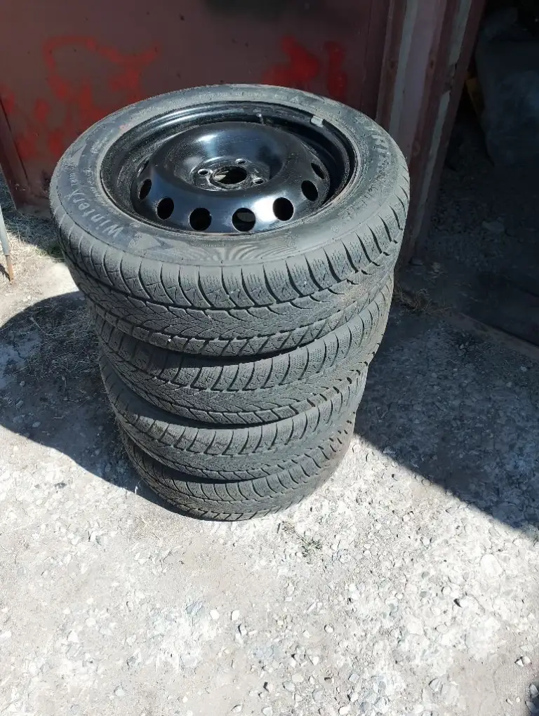 Продам шевроле авео. 2008 год. Мотор 1.2 цепной (84лс ) работает идеально !
Кузов без ржавчины и дыр, дно стаканы всё целое, чистый ухоженый салон, не чего не стучит не гремит не дымит, мотор коробка ходовка всё отличное ( регулярное то каждые 7-8 т. Км. И своевременная замена расходников и необходимых деталей,   стоит зимняя резина на штампованых дисках, в коплекте летняя резина на литых дисках  r15 ( и той и другой по 2 сезона).

Комплектация: 
Led  лампы (ближний, дальний, противотуманки) 
Гидроусилитель руля,  
Подушка безопасности,  
Кондиционер
Android магнитола (boss mini) 
Видеорегистратор ( фронтальная 2 к, задняя камера 720 hd),  
2 Ключа
Сигнализация starline ( отключена, можно восстановить),  
Докатка + инструменты для замены колеса.  
Очень экономичная  по расходу топлива.

Цена 465000 , торг
Осмотр г. Иловайск - фотография - 19