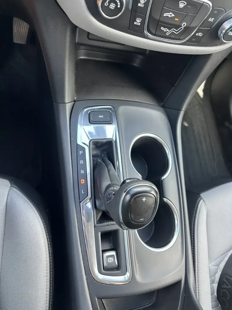 Chevrolet equinox 2021 г. .дв 1.5..180 л. С. .67900 км. ..коробка автомат. .полный привод. . Все стекла и подушки безопасности заводские. ..кузов в родной краске. .двигатель коробка ходовая все в отличном сост. ..дистроник. .удержание в полосе. .старт стоп. .без ключевой доступ. .камера заднего вида. ..полное переоформление. ..цена 1.980.. . Руб. ..+79493353529 есть мах - фотография - 13