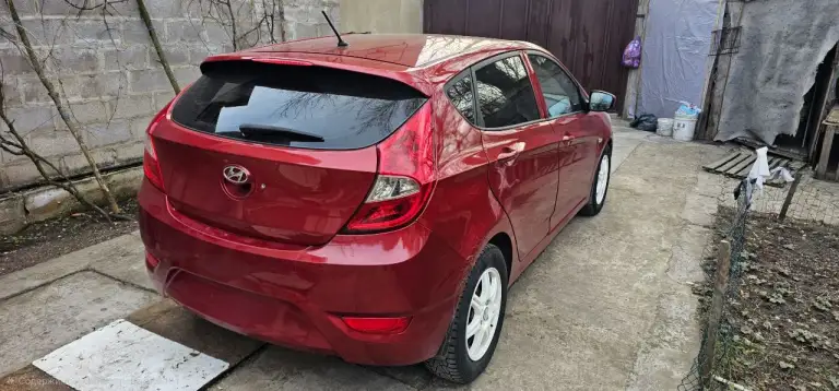 Продается hyundai solaris 2012 года, оснащенный надежной автоматической коробкой передач и экономичным двигателем 1.6. В автомобиле исправно работают кондиционер и печка, обеспечивая комфорт в любую погоду. Машина отличается резвостью и отличной топливной экономичностью. Особое внимание заслуживает мощный свет фар, гарантирующий прекрасную видимость в любых погодных условиях. Автомобиль находится в донецке. Цена — 800 000 рублей, возможен торг при встрече. - фотография - 1
