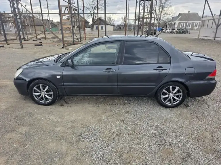 Mitsubishi lancer 9, 2004г — машина на ходу с пробегом 286 000 км. Несмотря на то, что состояние не идеальное (есть следы эксплуатации на кузове и в салоне), необходима диагностика и ремонт ходовой.

Автомобиль полностью функционален и готов к использованию.

*Капитальный ремонт мотора выполнен 50 000 км назад, работает стабильно

Все основные агрегаты работают исправно, заводится в любую погоду. Документы чистые.
Звоните чтобы договориться о просмотре.

250 000Р
Торг

+79490977807 - фотография - 8