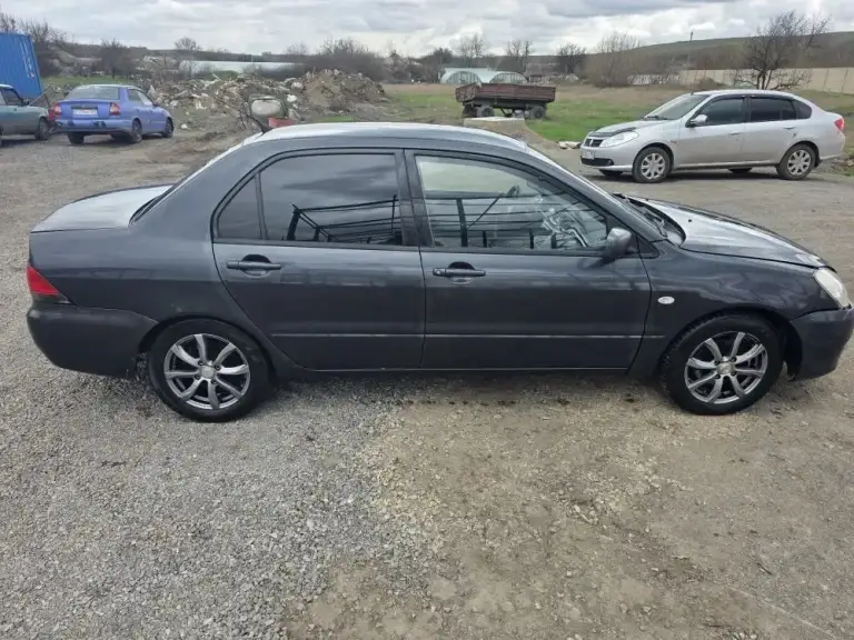 Mitsubishi lancer 9, 2004г — машина на ходу с пробегом 286 000 км. Несмотря на то, что состояние не идеальное (есть следы эксплуатации на кузове и в салоне), необходима диагностика и ремонт ходовой.

Автомобиль полностью функционален и готов к использованию.

*Капитальный ремонт мотора выполнен 50 000 км назад, работает стабильно

Все основные агрегаты работают исправно, заводится в любую погоду. Документы чистые.
Звоните чтобы договориться о просмотре.

250 000Р
Торг

+79490977807 - фотография - 5