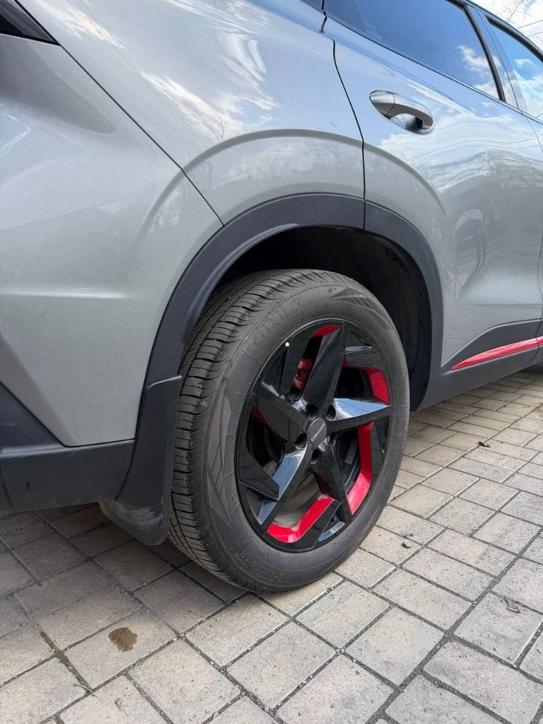 Срочно продам omoda c5. 2024 г. (ещё год на гарантии). Пробег 13000 км. 1.5литра. Передний привод. Вариатор. Максимальная комплектация ultimate+чёрная крыша. Состояние новой машины. Один хозяин. 2.5млн. Рублей. Донецк. +79493619770 - фотография - 15