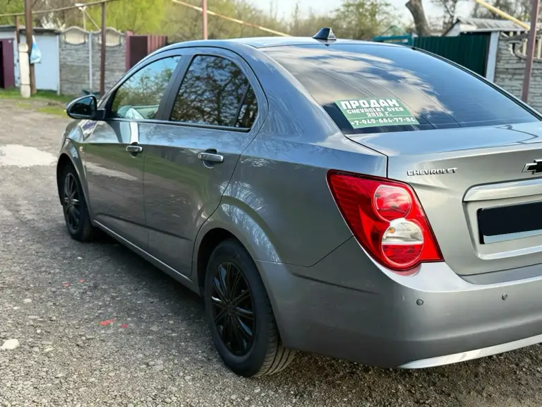 Chevrolet aveo t300 2015 г. В.

* Год покупки декабрь 2014 г.
* Поколение 2014-2020
* Пробег 162 000 тыс.
* Владельцев по птс 2
* Не битый
* Модификация 1.6 ат ( 115 л. С)
* Коробка автомат
* Бензин 92
* Передний привод
* Комплектация комфорт
* Сигнализация starlaine

Chevrolet aveo t300, декабрь, 2014 г. Покупался для себя. Вложений не требует, сел и поехал.

Своевременная замена масла и то.

Стоят свежие тормозные колодки и диски. По подвеске всё отлично (не гремит, не стучит)
Лакокрасочное покрытие идеальное. Днище в отличном состоянии.

Замена масла в акпп на 155 тыс.

Бережное использование автомобиля.

* Авто в собственности 5 лет (с апреля 2021 г. ).без запретов и ограничений. Чистая.
* Очень комфортная и шустрая.
* Комплектация: магнитола с картплей, видео-регистратор, автозапуском старлайн с приложением и брелком. Авто можно завести и проследить он-лайн через приложение.
* Чистый, ухоженный салон, в машине не курили. Сиденья не продавлены)
* Очень экономный расход бензина 8-8.2 л по городу по трассе от 7л.
* По картотеке все отлично.
* Птс дубликат, тк авто находилось у дилера (копия первичного птс в наличии)
* Юридически вся чистая.
* Причина продажи: покупка авто 2025 г. В.

950 000₽

Больше фото и видеообзор в личку пришлю.
Торг у компота реальному покупателю.
Осмотр в макеевке.

Писать: https://vk. Ru/lyubalife1
+7 949 664 77 84 - фотография - 3