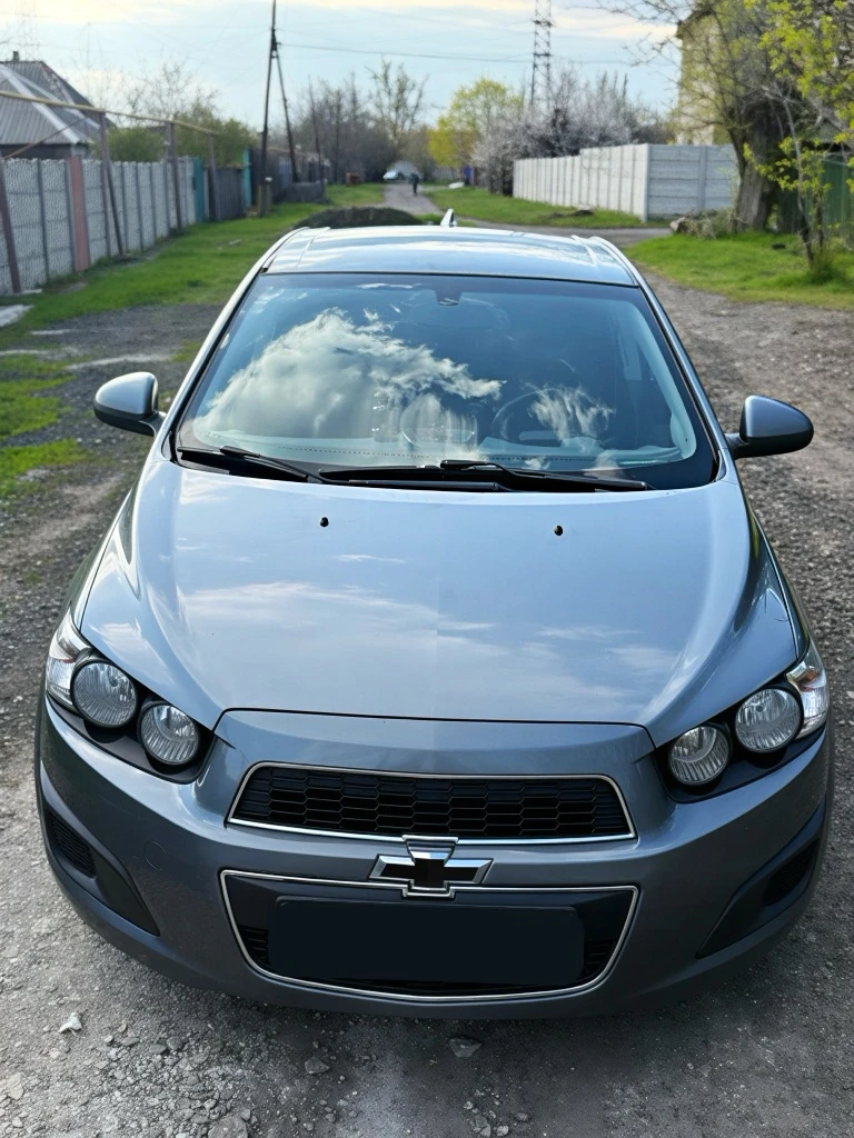 Chevrolet aveo t300 2015 г. В.

* Год покупки декабрь 2014 г.
* Поколение 2014-2020
* Пробег 162 000 тыс.
* Владельцев по птс 2
* Не битый
* Модификация 1.6 ат ( 115 л. С)
* Коробка автомат
* Бензин 92
* Передний привод
* Комплектация комфорт
* Сигнализация starlaine

Chevrolet aveo t300, декабрь, 2014 г. Покупался для себя. Вложений не требует, сел и поехал.

Своевременная замена масла и то.

Стоят свежие тормозные колодки и диски. По подвеске всё отлично (не гремит, не стучит)
Лакокрасочное покрытие идеальное. Днище в отличном состоянии.

Замена масла в акпп на 155 тыс.

Бережное использование автомобиля.

* Авто в собственности 5 лет (с апреля 2021 г. ).без запретов и ограничений. Чистая.
* Очень комфортная и шустрая.
* Комплектация: магнитола с картплей, видео-регистратор, автозапуском старлайн с приложением и брелком. Авто можно завести и проследить он-лайн через приложение.
* Чистый, ухоженный салон, в машине не курили. Сиденья не продавлены)
* Очень экономный расход бензина 8-8.2 л по городу по трассе от 7л.
* По картотеке все отлично.
* Птс дубликат, тк авто находилось у дилера (копия первичного птс в наличии)
* Юридически вся чистая.
* Причина продажи: покупка авто 2025 г. В.

950 000₽

Больше фото и видеообзор в личку пришлю.
Торг у компота реальному покупателю.
Осмотр в макеевке.

Писать: https://vk. Ru/lyubalife1
+7 949 664 77 84 - фотография - 2