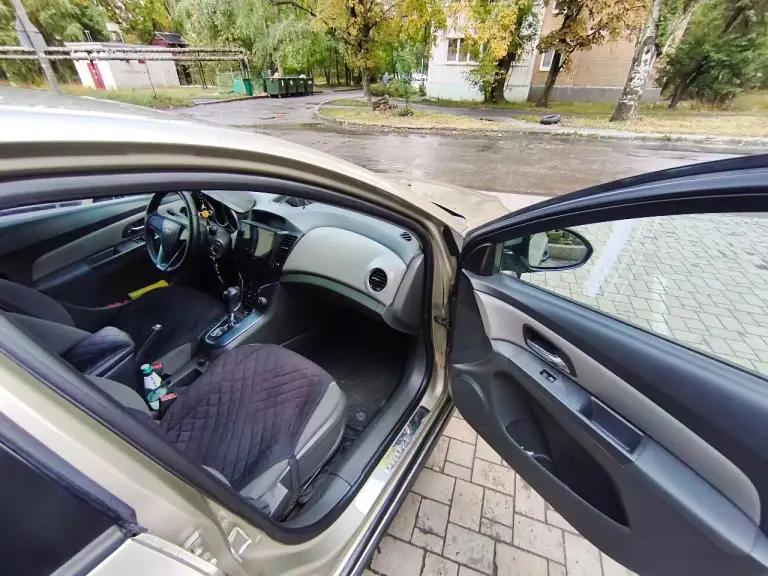 Chevrolet cruze! 2010г 🔧🔍 техническое состояние: отличное. Мотор 1.6, автоматическая коробка передач. Птс оригинал (2 владельца). 🛣️ пробег: 226 002 км. 🔊🚦 автомобиль в хорошем внешнем и техническом состоянии. Двигатель работает тихо и плавно, без дыма. Цена 700 000руб. Тел. +79493714504. +79496061011 - фотография - 9